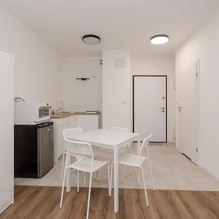 아파트 Shortstaypoland Budki Szczesliwickie B131 *