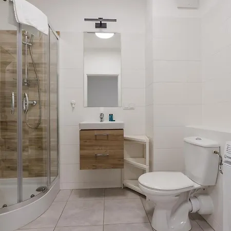 Shortstaypoland Budki Szczesliwickie B131 *