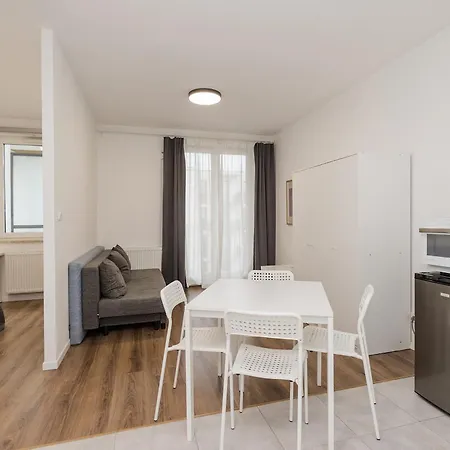 Shortstaypoland Budki Szczesliwickie B131 *